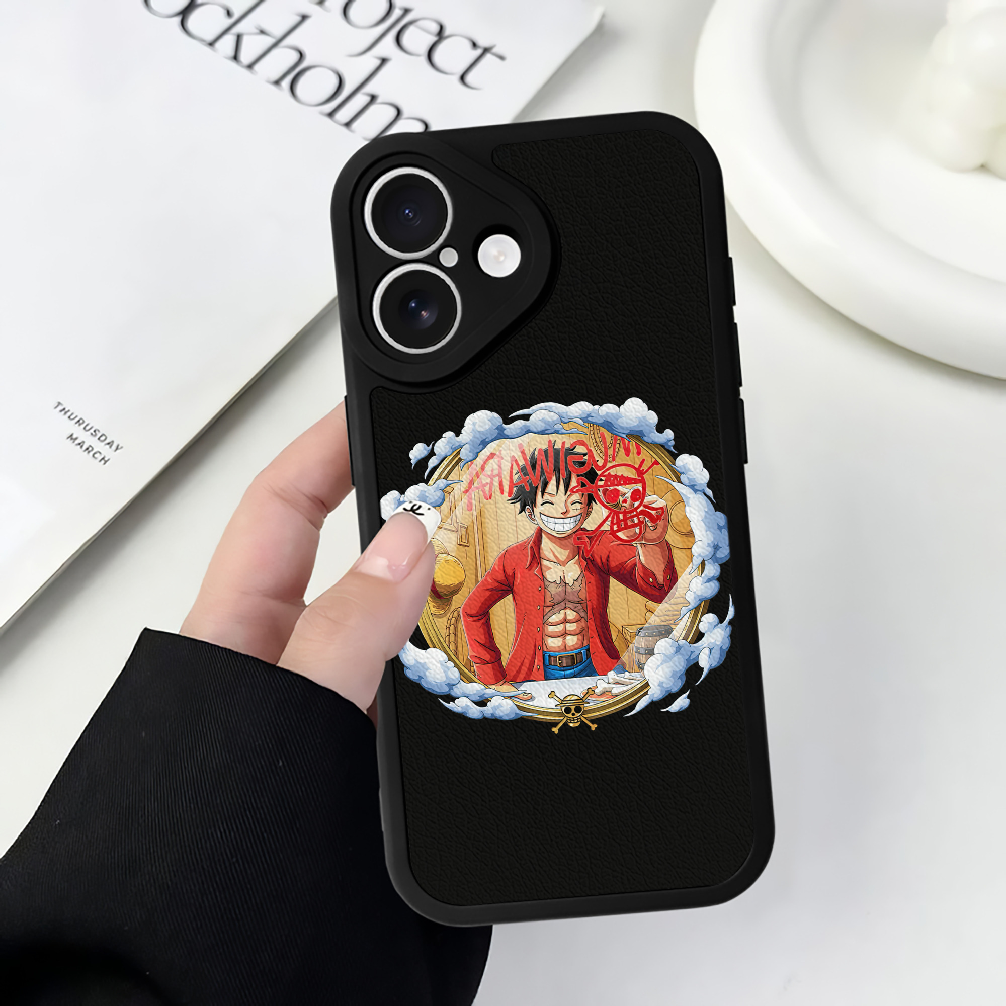 （画像用） ワンピース モンキー・D・ルフィ ONE PIECE Monkey D. Luffy 【iPhone 16シリーズ対応】シリコンスマホケース（レザー調） 材質：シリコン